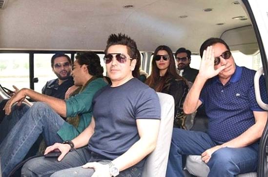 Pakistani celebrities in private helicopter
