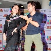 Imran Khan & Kareena Kapoor Promotes GTPM at Mall